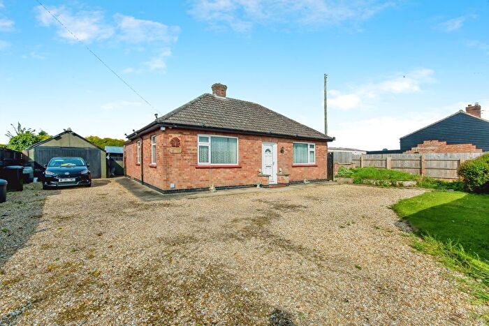 2 Bedroom Bungalow For Sale In Sandy Bank, New York, Lincoln, Lincolnshire, LN4