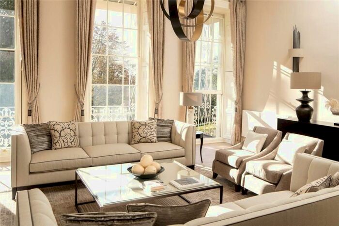 3 Bedroom Flat To Rent In Hans Place, London, SW1X