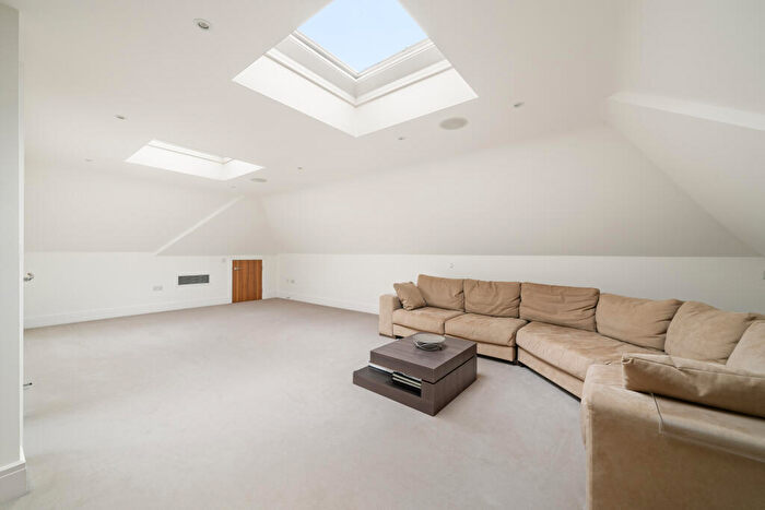 5 Bedroom Detached House To Rent In Gainsborough Place, Cobham, Surrey, KT11