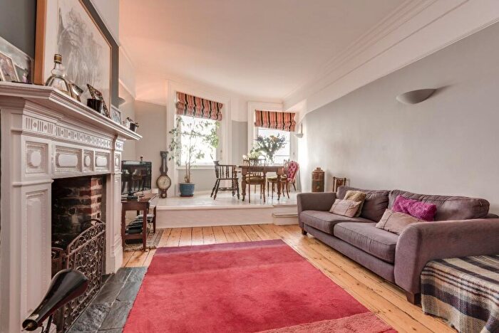3 Bedroom Flat To Rent In Marine Parade, Brighton, East Sussex, BN2
