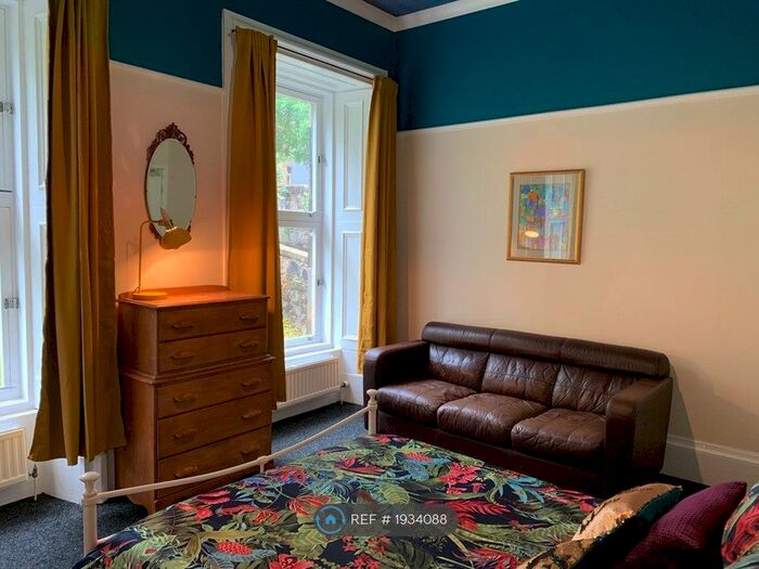 3 Bedroom Flat To Rent In Alfred Terrace, Glasgow, G12