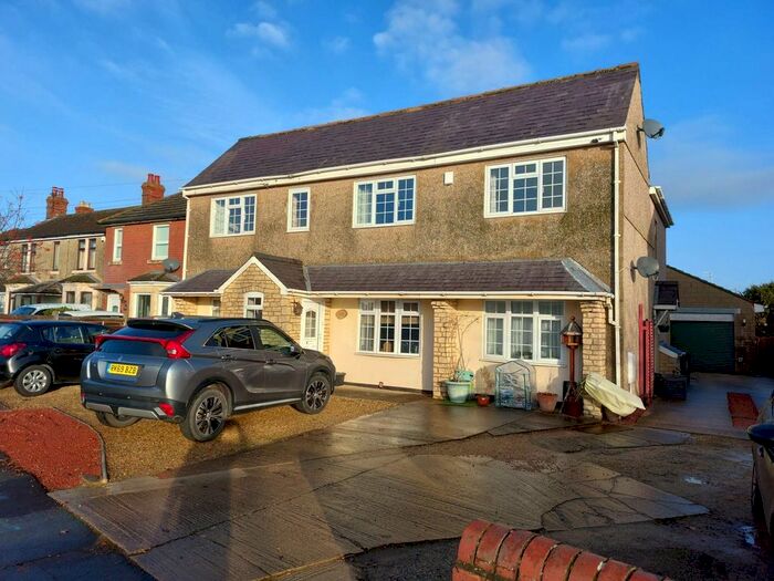 1 Bedroom Flat To Rent In Moredon Road, Swindon, Wiltshire, SN25