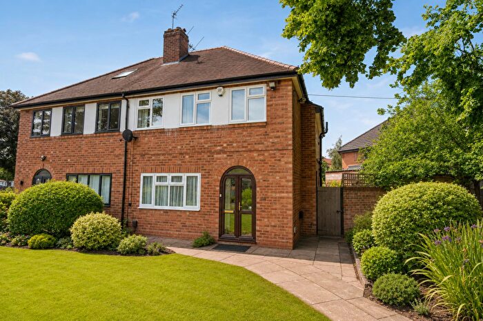 3 Bedroom Semi Detached House For Sale In Dene Hollow, Birmingham, B13