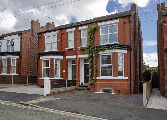 5 Bedroom Semi Detached House To Rent In Highfield Drive, Monton, M30