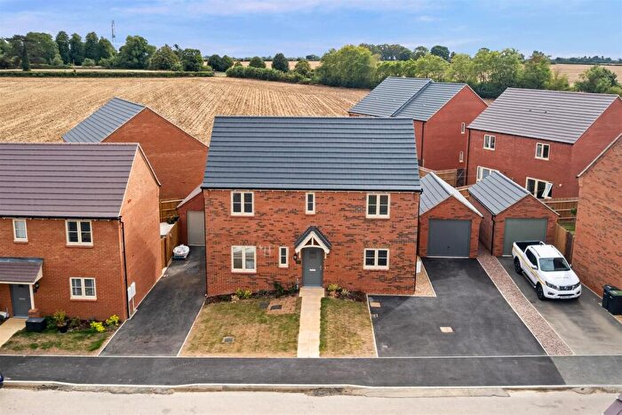 4 Bedroom Detached House For Sale In The Pine, Steeple View Chase, NN29