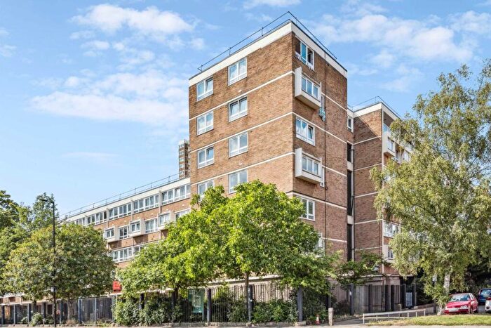 4 Bedroom Flat To Rent In Yelverton Road, Battersea, SW11