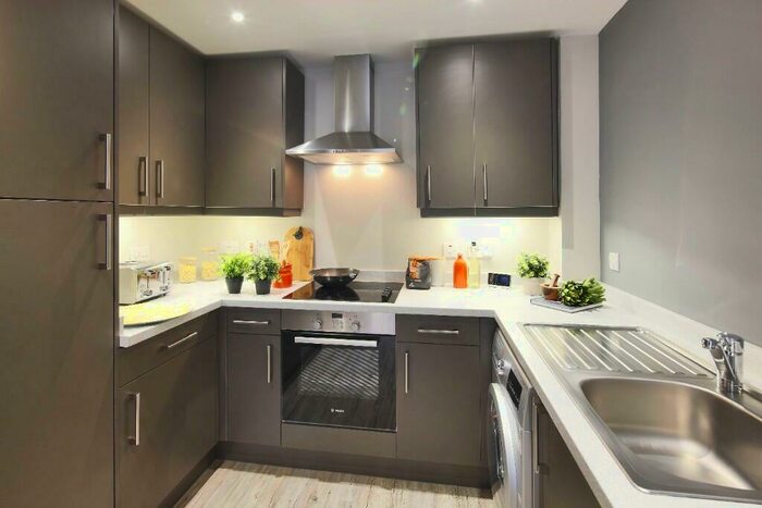 1 Bedroom Apartment To Rent In Bow Square, Queensway, Southampton, Hampshire, SO14