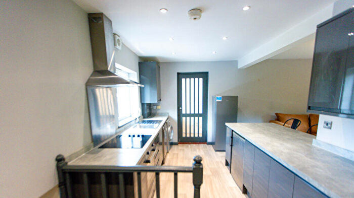 7 Bedroom Semi Detached House To Rent In Southall Avenue, BN2