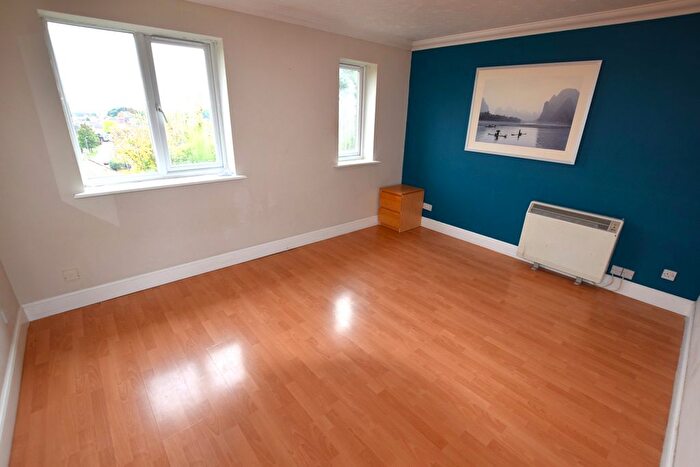 1 Bedroom Flat To Rent In Overcliff Road, Grays, RM17