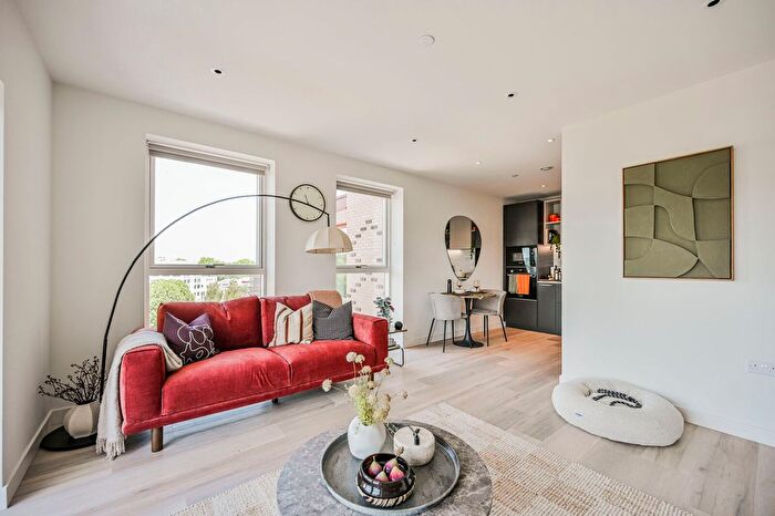 1 Bedroom Flat To Rent In Alexandra Gate, Wood Green, London, N8