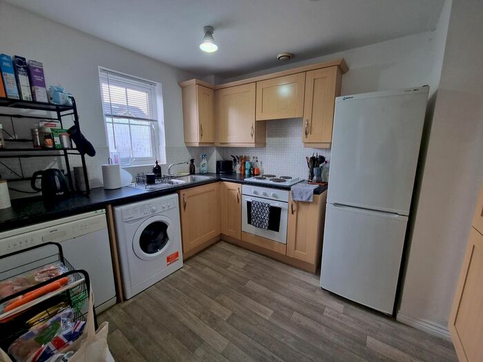 2 Bedroom Flat To Rent In Caerphilly Road, Llanishen, Cardiff, CF14