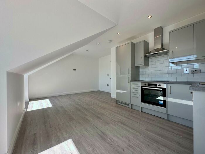 1 Bedroom Apartment To Rent In High Street, Brentwood, CM14