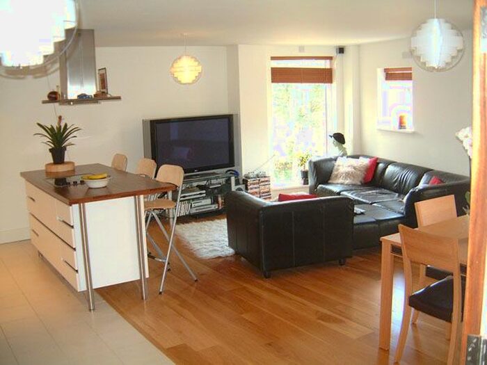 2 Bedroom Flat To Rent In The Downs, London, SW20