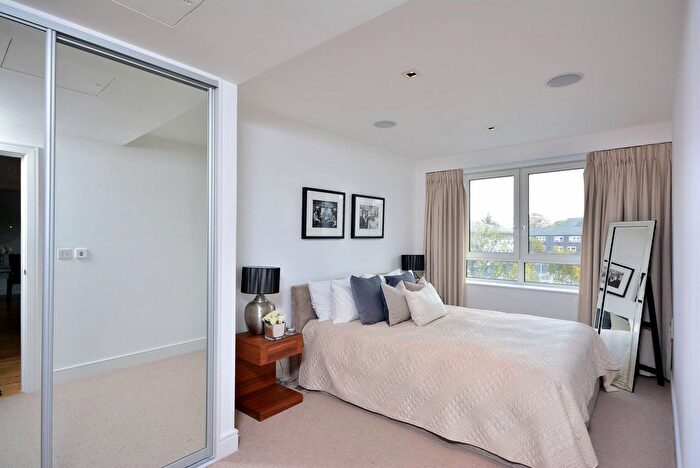 2 Bedroom Flat To Rent In Kew Bridge Apartments, Kew Bridge, Brentford, TW8