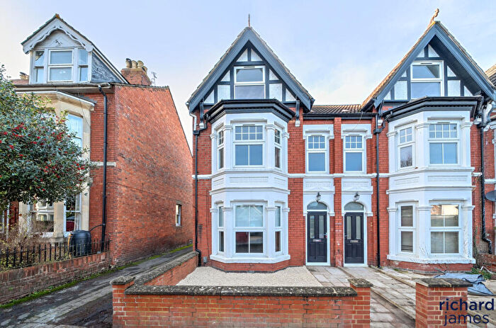 4 Bedroom End Of Terrace House For Sale In Goddard Avenue, Old Town, Swindon, SN1