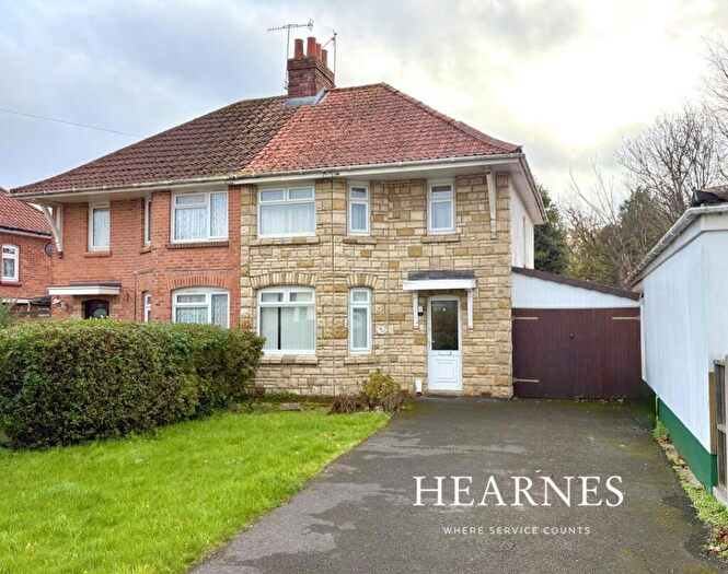 3 Bedroom Semi Detached House For Sale In Coles Avenue, Hamorthy, Poole, BH15
