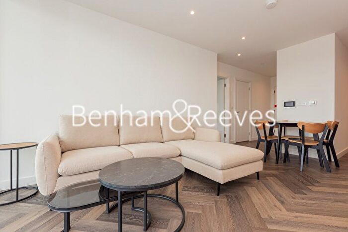 2 Bedroom Flat To Rent In Henshaw Parade, Hampstead, NW9