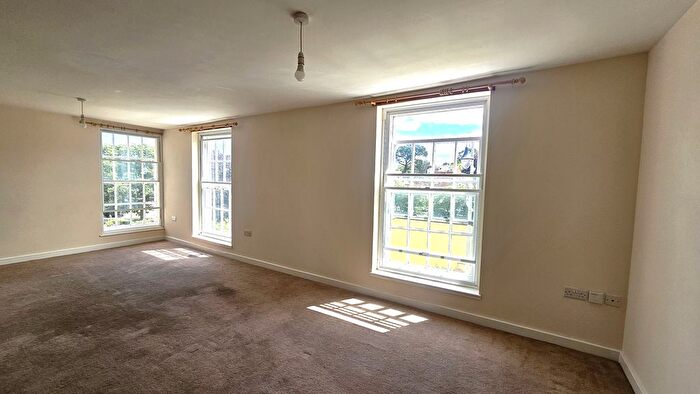 2 Bedroom Flat To Rent In Dawlish, EX7