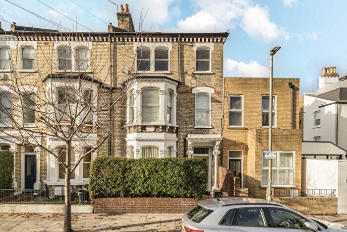 3 Bedroom Flat For Sale In Almeric Road, Between The Commons, SW11