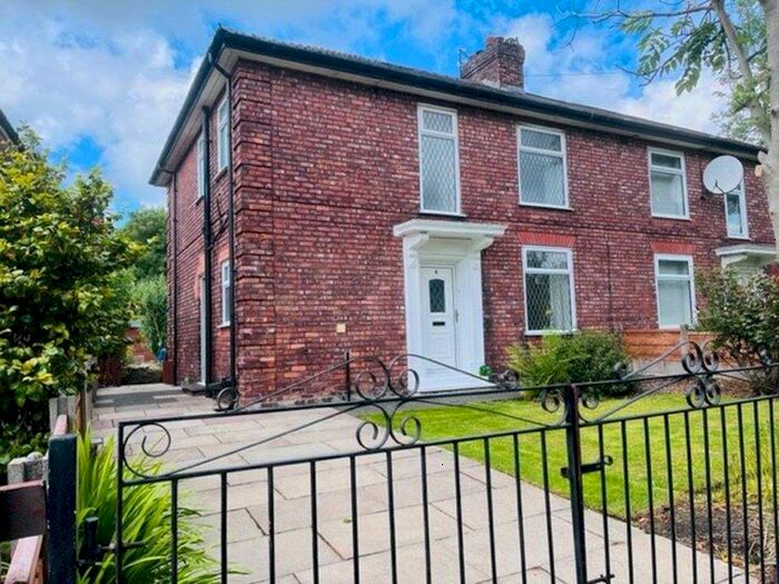 3 Bedroom Semi-Detached House To Rent In Lime Grove, Walkden, M28