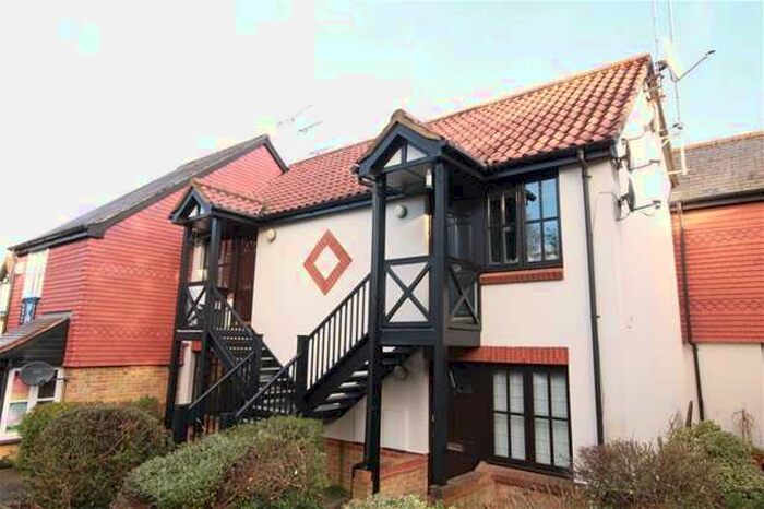 Flat To Rent In Cosne Mews, Harpenden, AL5