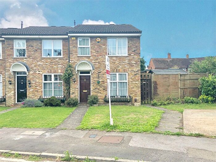 3 Bedroom Terraced House To Rent In Holmsdale Close, Iver, SL0