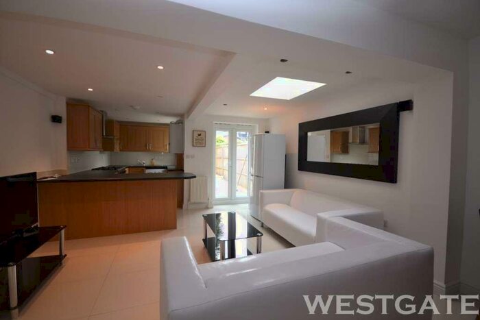 6 Bedroom Terraced House To Rent In Carnarvon Road, Reading, RG1