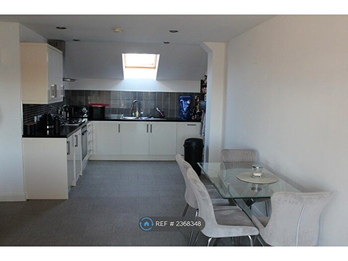 1 Bedroom Flat To Rent In Yellowpine Way, Chigwell, IG7