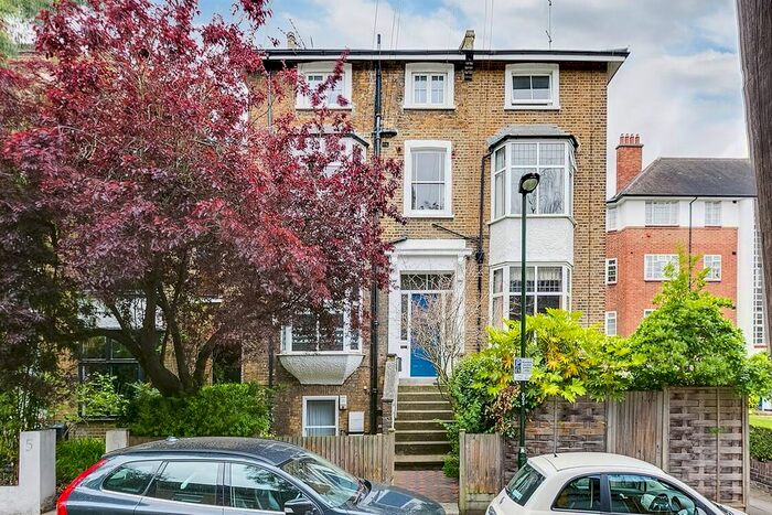 2 Bedroom Flat To Rent In Little St. Leonards, London, SW14