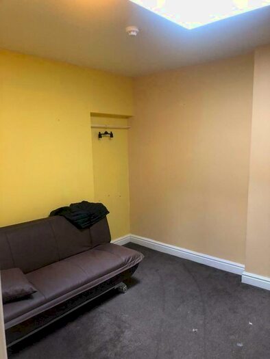 2 Bedroom Flat To Rent In Cambridge Road, Hounslow TW4