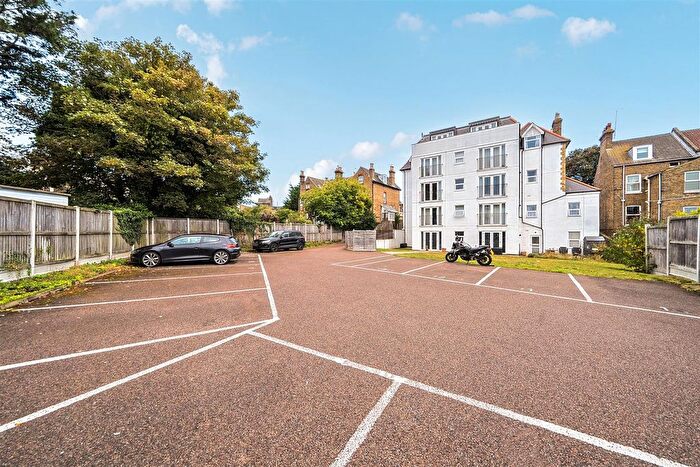 2 Bedroom Flat For Sale In South Eastern Road, Ramsgate, CT11