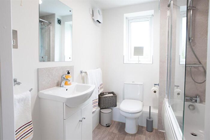 2 Bedroom Apartment For Sale In Sandy Lane, Coventry * Vacant & Immaculate Throughout *, CV1 - Photo 9