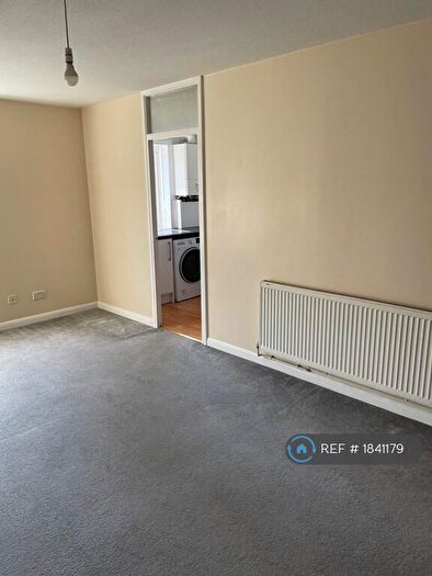 2 Bedroom Flat To Rent In Stephensen Court, Cheam, SM2