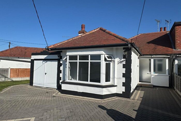 3 Bedroom Bungalow To Rent In Bedroom Semi Detached Bungalow In Great Wakering, SS3