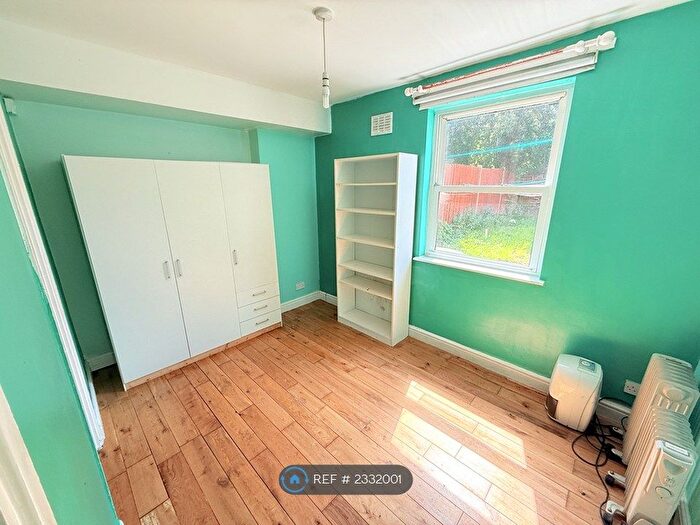 1 Bedroom Flat To Rent In Cressingham Road, London, SE13