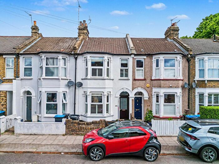3 Bedroom Property For Sale In Lincoln Road, Enfield, EN1