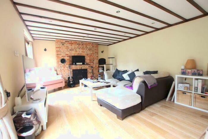 2 Bedroom End Of Terrace House To Rent In Chobham, GU24