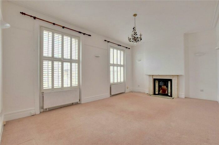 3 Bedroom Maisonette To Rent In Glenton Road, Lewisham, London, SE13