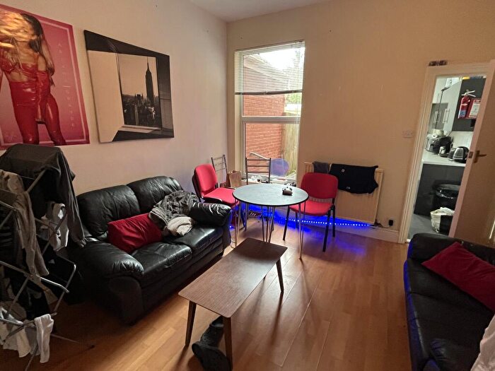 4 Bedroom House To Rent In Dawlish Road, Selly Oak, West Midlands, B29