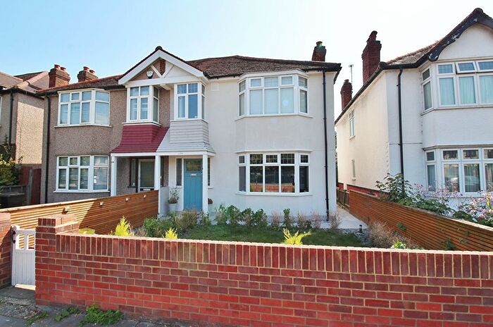 4 Bedroom Semi-Detached House To Rent In Twickenham Road, Isleworth, TW7