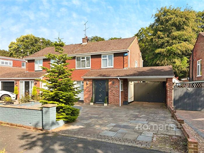 3 Bedroom Semi Detached House For Sale In Pierrefondes Avenue, Farnborough, Hampshire, GU14