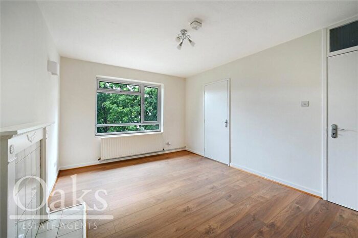 1 Bedroom Apartment For Sale In Claret Gardens, South Norwood, SE25