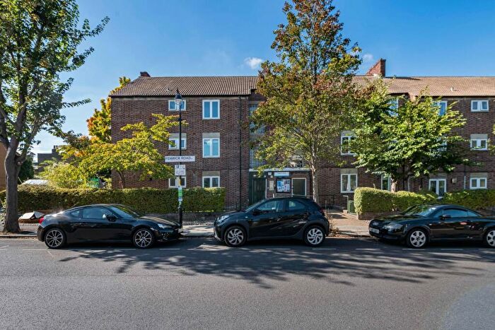 3 Bedroom Flat For Sale In Fenwick Road, London, SE15