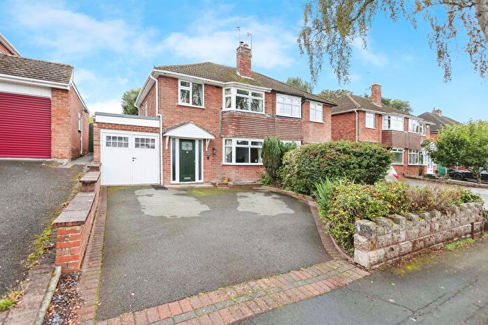 3 Bedroom Semi-Detached House For Sale In Kingsley Road, Kingswinford, DY6