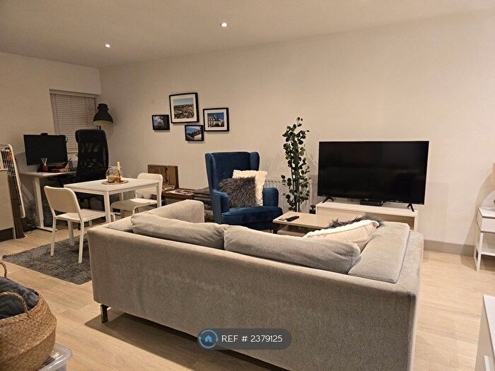 Studio To Rent In London Court, Reading, RG1