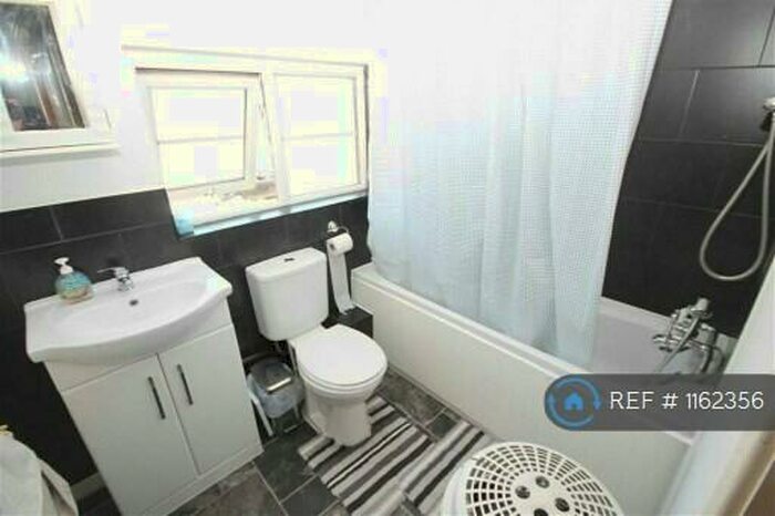 3 Bedroom Semi-Detached House To Rent In Woollaton Close, Grange Park, Swindon, SN5