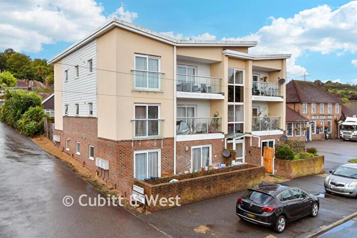 2 Bedroom Flat For Sale In Mile Oak Road, Portslade, East Sussex, BN41