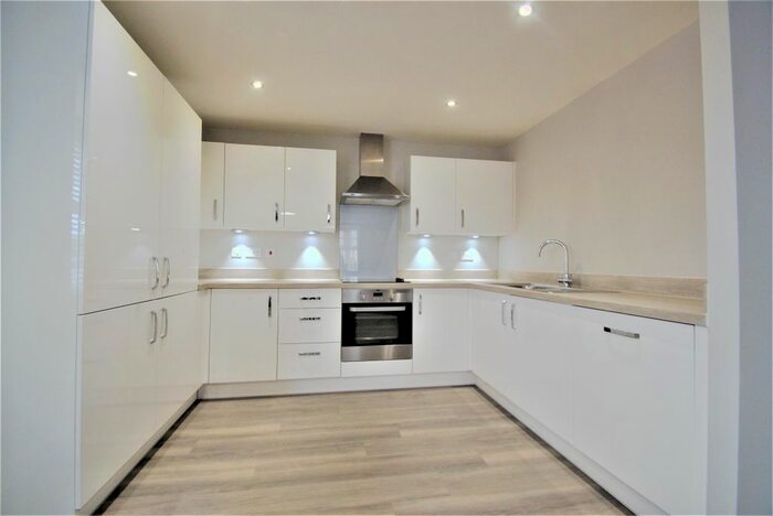 2 Bedroom Flat To Rent In Station Avenue, Houlton, Rugby, CV23