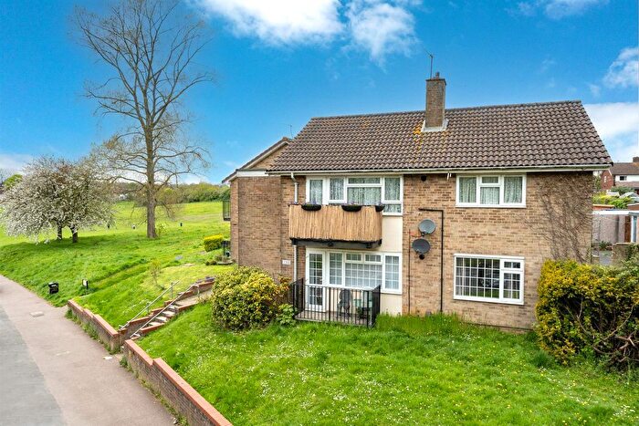 2 Bedroom Flat To Rent In Galley Hill, Gadebridge, Hemel Hempstead, Hertfordshire, HP1