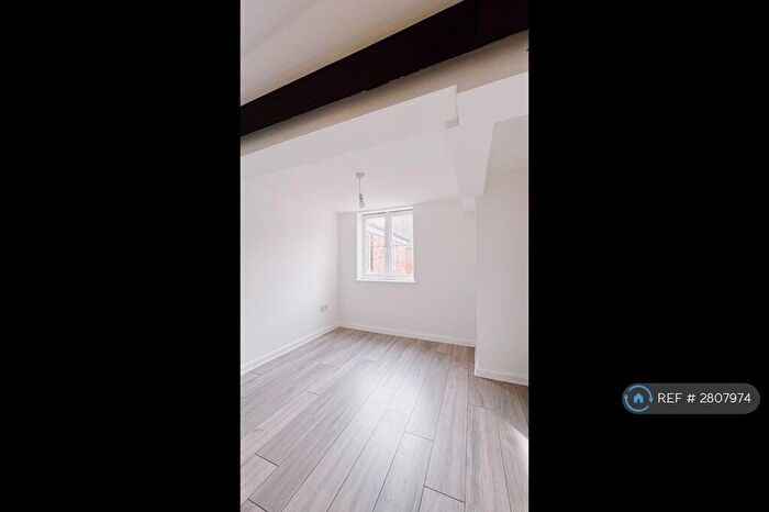 2 Bedroom Flat To Rent In Russell St, Stroud, GL5